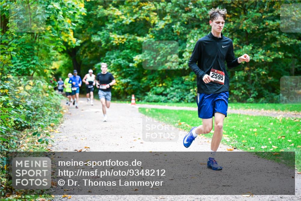 12.10.2025 - Bramfelder Halbmarathon 2025 Dr. Thomas Lammeyer http://msf.ph/oto/9348212 12.10.2025 10:26:29 Laufen 2595 meine-sportfotos.de