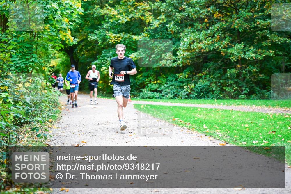12.10.2025 - Bramfelder Halbmarathon 2025 Dr. Thomas Lammeyer http://msf.ph/oto/9348217 12.10.2025 10:26:30 Laufen 2971 meine-sportfotos.de