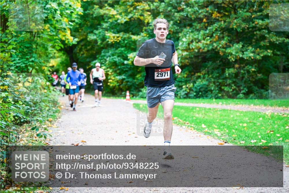 12.10.2025 - Bramfelder Halbmarathon 2025 Dr. Thomas Lammeyer http://msf.ph/oto/9348225 12.10.2025 10:26:31 Laufen 2971 meine-sportfotos.de