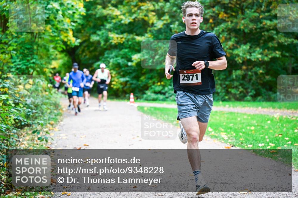 12.10.2025 - Bramfelder Halbmarathon 2025 Dr. Thomas Lammeyer http://msf.ph/oto/9348228 12.10.2025 10:26:31 Laufen 2971 meine-sportfotos.de