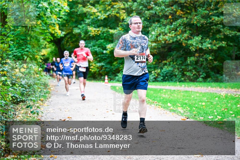 12.10.2025 - Bramfelder Halbmarathon 2025 Dr. Thomas Lammeyer http://msf.ph/oto/9348283 12.10.2025 10:26:41 Laufen 2174 meine-sportfotos.de