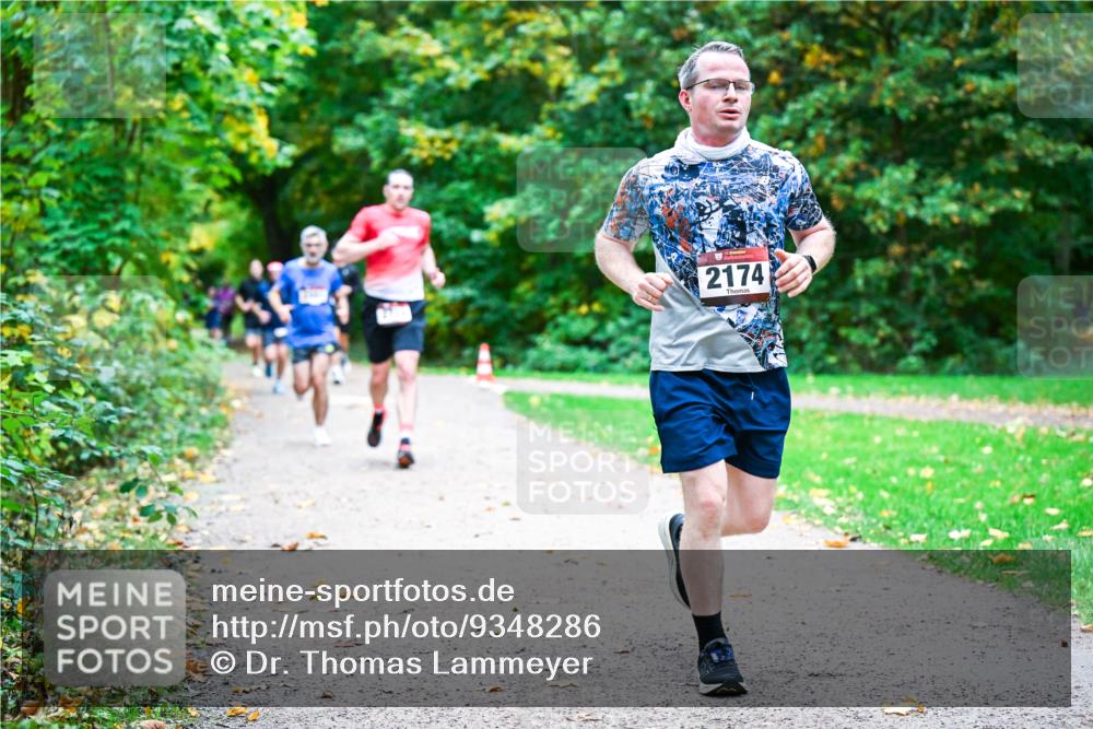 12.10.2025 - Bramfelder Halbmarathon 2025 Dr. Thomas Lammeyer http://msf.ph/oto/9348286 12.10.2025 10:26:42 Laufen 2174 meine-sportfotos.de