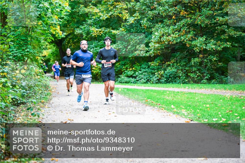 12.10.2025 - Bramfelder Halbmarathon 2025 Dr. Thomas Lammeyer http://msf.ph/oto/9348310 12.10.2025 10:26:47 Laufen 2304, 2103, 2366 meine-sportfotos.de