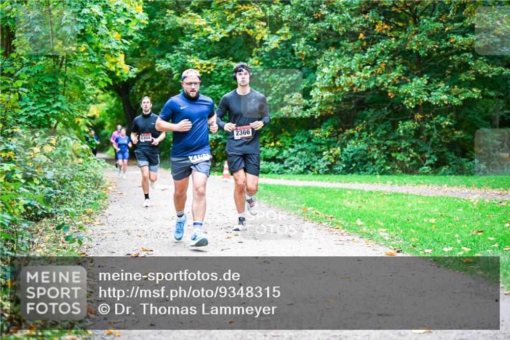 12.10.2025 - Bramfelder Halbmarathon 2025 Dr. Thomas Lammeyer http://msf.ph/oto/9348315 12.10.2025 10:26:48 Laufen 2304, 12163, 2366 meine-sportfotos.de