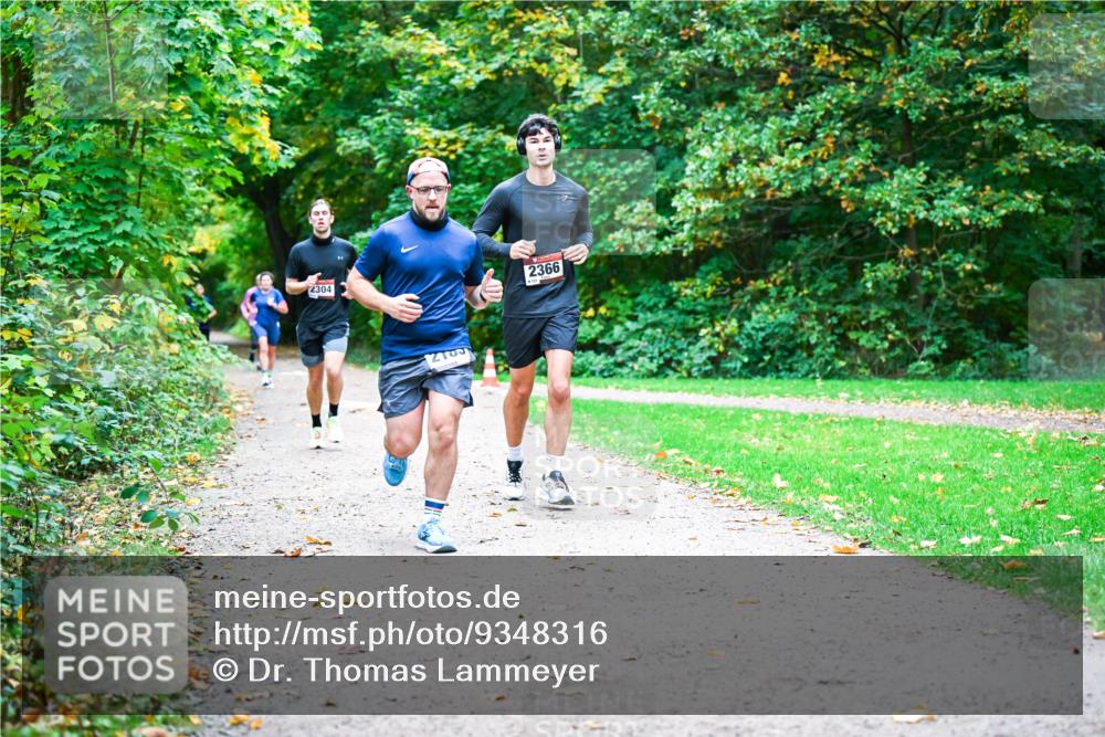 12.10.2025 - Bramfelder Halbmarathon 2025 Dr. Thomas Lammeyer http://msf.ph/oto/9348316 12.10.2025 10:26:48 Laufen 2304, 2103, 2366 meine-sportfotos.de