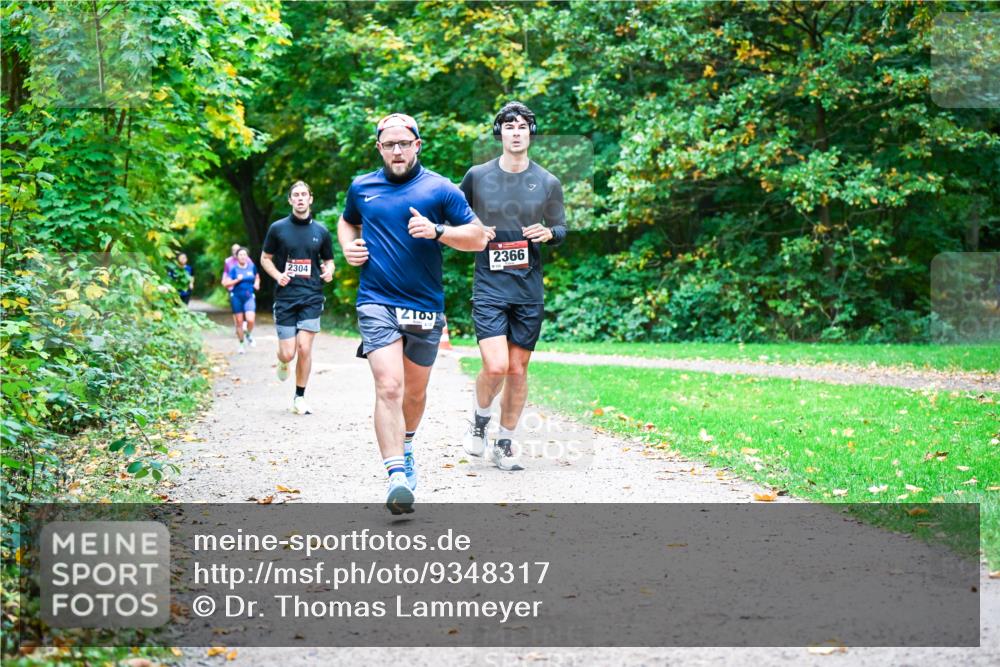 12.10.2025 - Bramfelder Halbmarathon 2025 Dr. Thomas Lammeyer http://msf.ph/oto/9348317 12.10.2025 10:26:48 Laufen 2304, 2103, 2366 meine-sportfotos.de