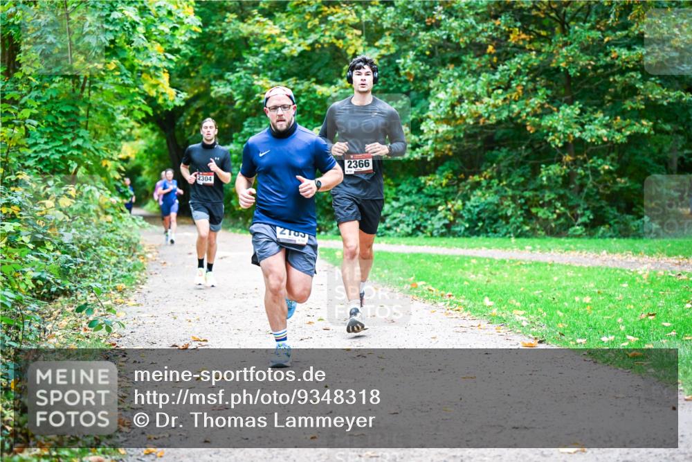 12.10.2025 - Bramfelder Halbmarathon 2025 Dr. Thomas Lammeyer http://msf.ph/oto/9348318 12.10.2025 10:26:48 Laufen 2304, 2105, 2366 meine-sportfotos.de