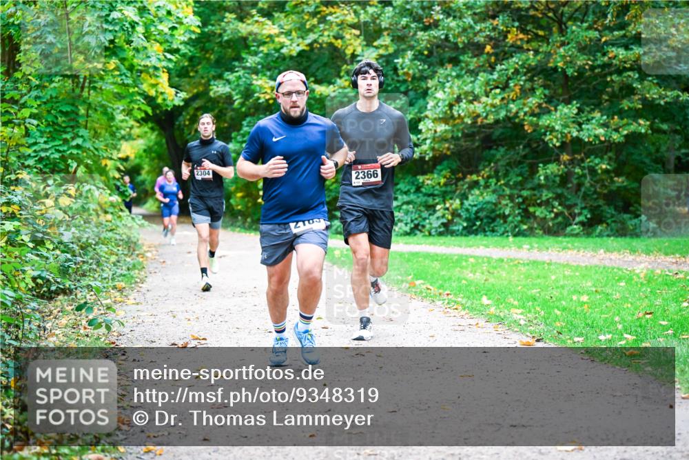 12.10.2025 - Bramfelder Halbmarathon 2025 Dr. Thomas Lammeyer http://msf.ph/oto/9348319 12.10.2025 10:26:48 Laufen 2304, 2366 meine-sportfotos.de
