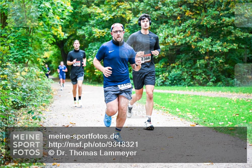 12.10.2025 - Bramfelder Halbmarathon 2025 Dr. Thomas Lammeyer http://msf.ph/oto/9348321 12.10.2025 10:26:48 Laufen 2304, 200, 2366 meine-sportfotos.de