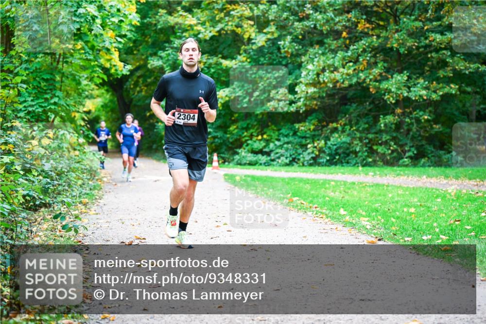 12.10.2025 - Bramfelder Halbmarathon 2025 Dr. Thomas Lammeyer http://msf.ph/oto/9348331 12.10.2025 10:26:50 Laufen 2304 meine-sportfotos.de