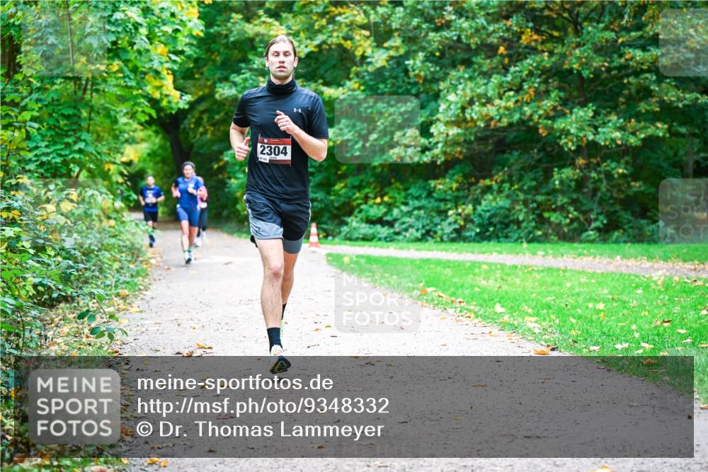 12.10.2025 - Bramfelder Halbmarathon 2025 Dr. Thomas Lammeyer http://msf.ph/oto/9348332 12.10.2025 10:26:50 Laufen 2304, 102 meine-sportfotos.de