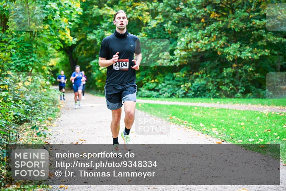 12.10.2025 - Bramfelder Halbmarathon 2025 Dr. Thomas Lammeyer http://msf.ph/oto/9348334 12.10.2025 10:26:51 Laufen 2304, 102 meine-sportfotos.de