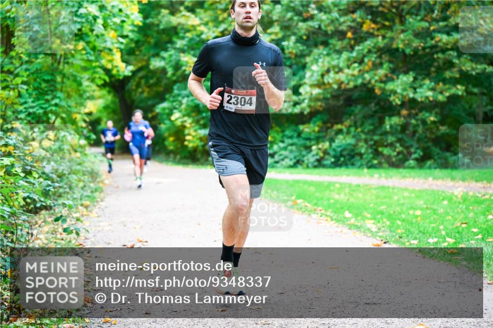 12.10.2025 - Bramfelder Halbmarathon 2025 Dr. Thomas Lammeyer http://msf.ph/oto/9348337 12.10.2025 10:26:51 Laufen 2304, 8102 meine-sportfotos.de