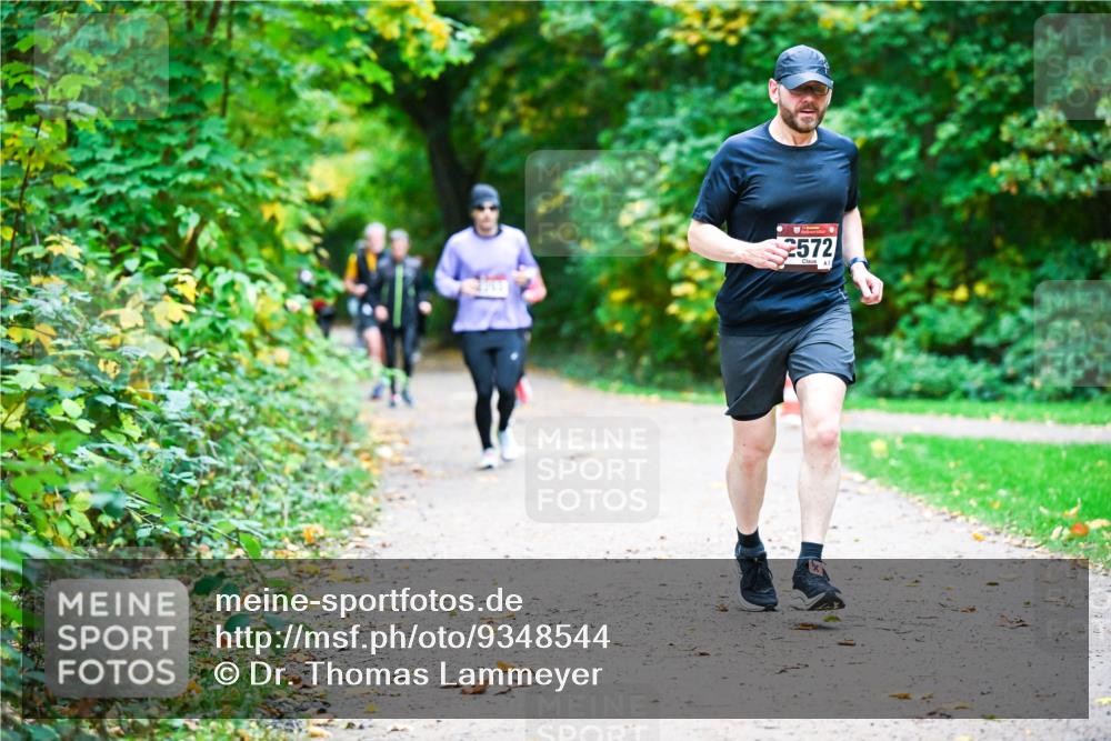 12.10.2025 - Bramfelder Halbmarathon 2025 Dr. Thomas Lammeyer http://msf.ph/oto/9348544 12.10.2025 10:27:44 Laufen 2572 meine-sportfotos.de