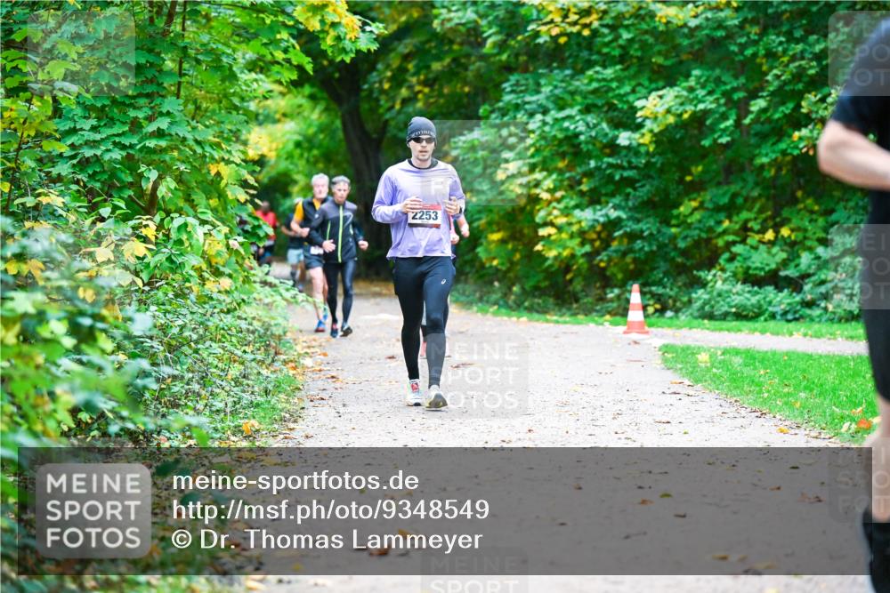 12.10.2025 - Bramfelder Halbmarathon 2025 Dr. Thomas Lammeyer http://msf.ph/oto/9348549 12.10.2025 10:27:45 Laufen 2253 meine-sportfotos.de