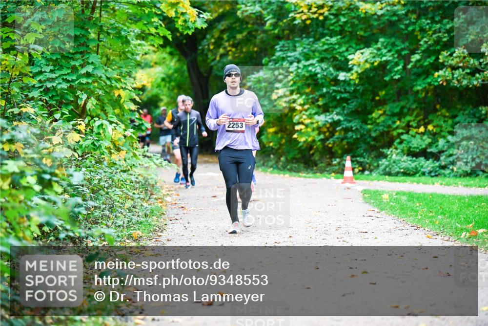 12.10.2025 - Bramfelder Halbmarathon 2025 Dr. Thomas Lammeyer http://msf.ph/oto/9348553 12.10.2025 10:27:46 Laufen 2253 meine-sportfotos.de