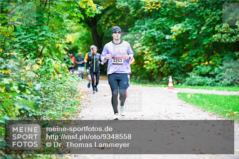 12.10.2025 - Bramfelder Halbmarathon 2025 Dr. Thomas Lammeyer http://msf.ph/oto/9348558 12.10.2025 10:27:47 Laufen 2253 meine-sportfotos.de