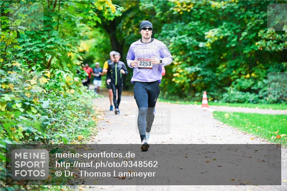 12.10.2025 - Bramfelder Halbmarathon 2025 Dr. Thomas Lammeyer http://msf.ph/oto/9348562 12.10.2025 10:27:47 Laufen 2253 meine-sportfotos.de