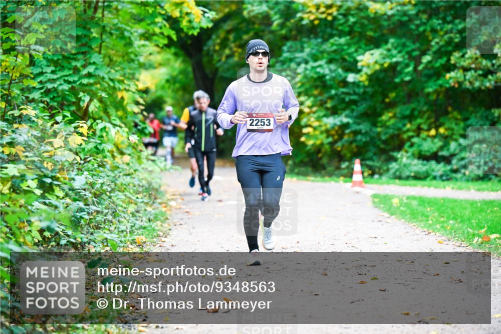 12.10.2025 - Bramfelder Halbmarathon 2025 Dr. Thomas Lammeyer http://msf.ph/oto/9348563 12.10.2025 10:27:47 Laufen 2253 meine-sportfotos.de