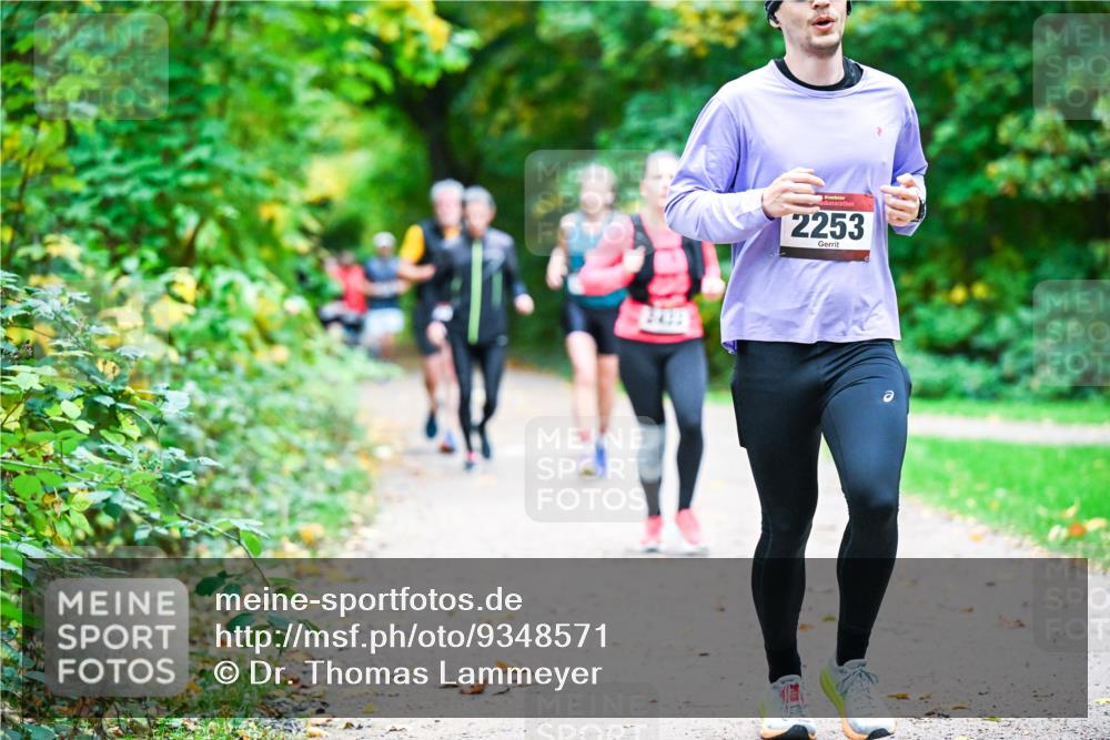 12.10.2025 - Bramfelder Halbmarathon 2025 Dr. Thomas Lammeyer http://msf.ph/oto/9348571 12.10.2025 10:27:49 Laufen 2253 meine-sportfotos.de
