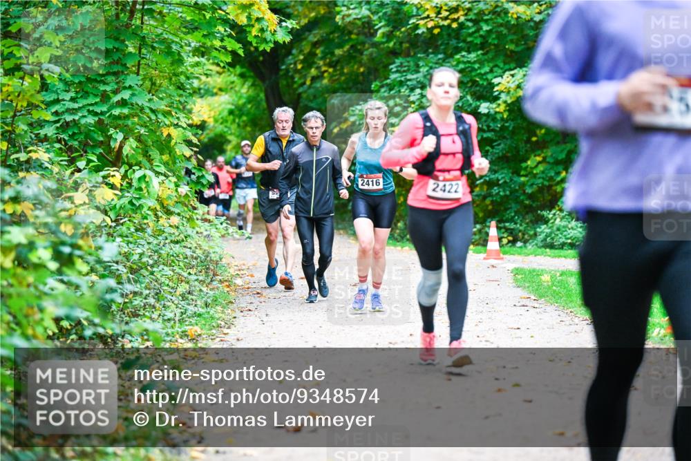 12.10.2025 - Bramfelder Halbmarathon 2025 Dr. Thomas Lammeyer http://msf.ph/oto/9348574 12.10.2025 10:27:49 Laufen 2416, 2422 meine-sportfotos.de