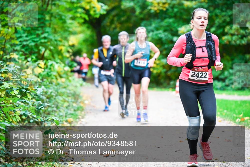 12.10.2025 - Bramfelder Halbmarathon 2025 Dr. Thomas Lammeyer http://msf.ph/oto/9348581 12.10.2025 10:27:51 Laufen 2416, 2422 meine-sportfotos.de