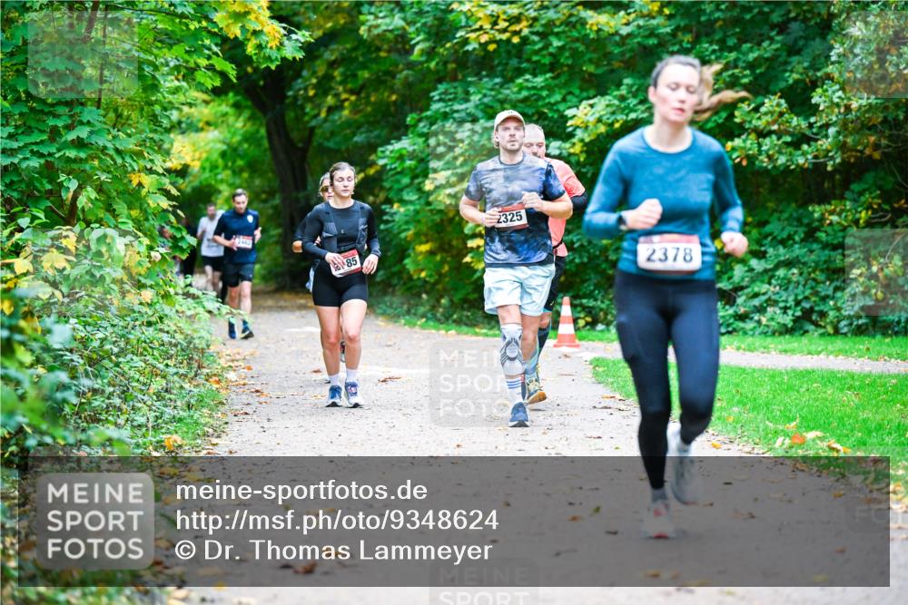 12.10.2025 - Bramfelder Halbmarathon 2025 Dr. Thomas Lammeyer http://msf.ph/oto/9348624 12.10.2025 10:27:59 Laufen 3443, 85, 2325, 2378 meine-sportfotos.de