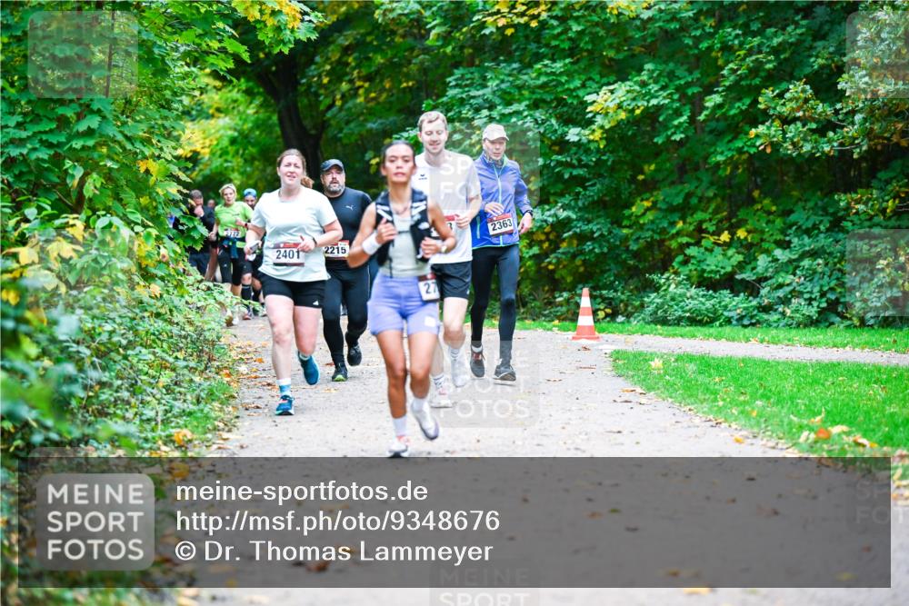 12.10.2025 - Bramfelder Halbmarathon 2025 Dr. Thomas Lammeyer http://msf.ph/oto/9348676 12.10.2025 10:28:10 Laufen 2215, 2401, 2363 meine-sportfotos.de