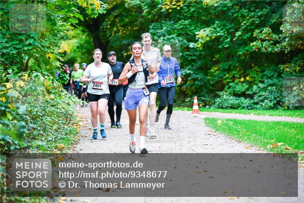 12.10.2025 - Bramfelder Halbmarathon 2025 Dr. Thomas Lammeyer http://msf.ph/oto/9348677 12.10.2025 10:28:10 Laufen 2401, 215, 2363 meine-sportfotos.de
