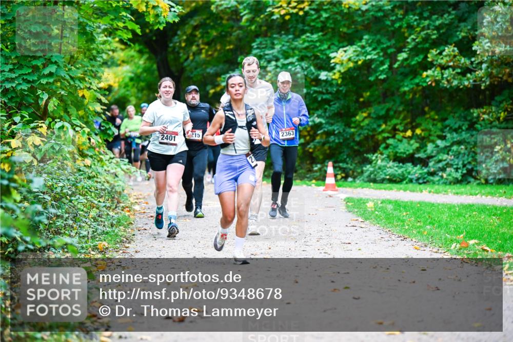 12.10.2025 - Bramfelder Halbmarathon 2025 Dr. Thomas Lammeyer http://msf.ph/oto/9348678 12.10.2025 10:28:11 Laufen 2401, 215, 2363 meine-sportfotos.de