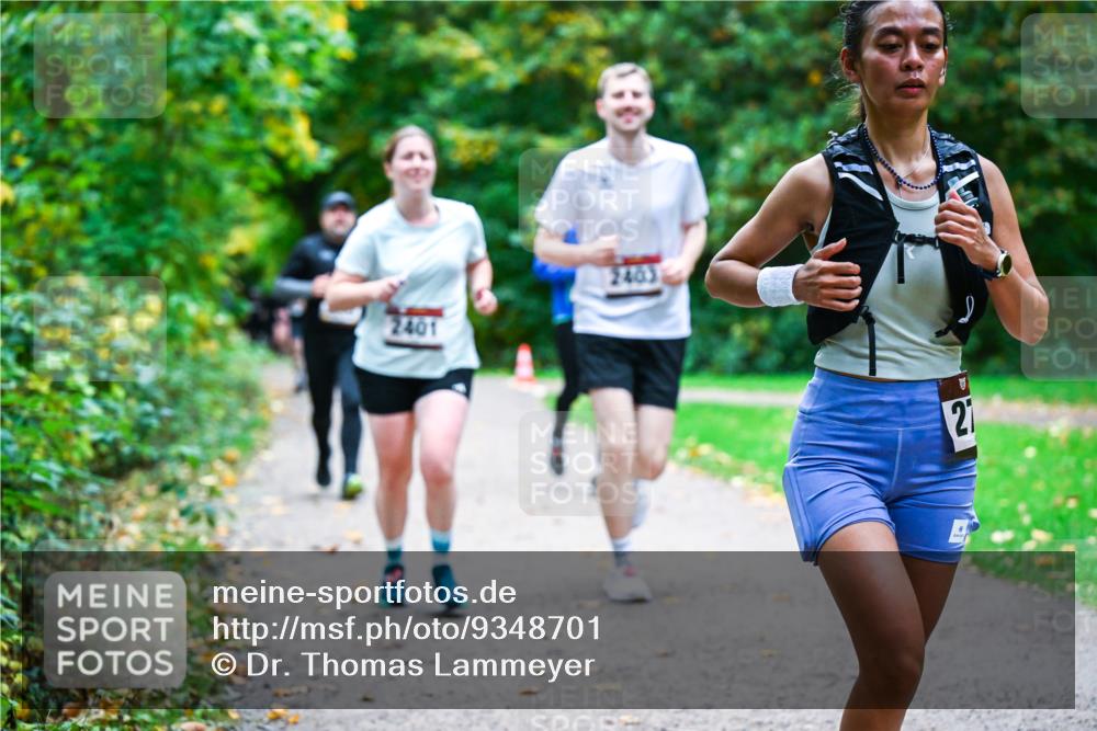12.10.2025 - Bramfelder Halbmarathon 2025 Dr. Thomas Lammeyer http://msf.ph/oto/9348701 12.10.2025 10:28:14 Laufen 2401, 2403, 2 meine-sportfotos.de