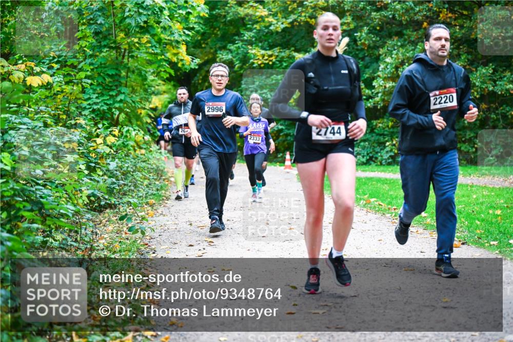 12.10.2025 - Bramfelder Halbmarathon 2025 Dr. Thomas Lammeyer http://msf.ph/oto/9348764 12.10.2025 10:28:30 Laufen 26, 2996, 2333, 2744, 2220 meine-sportfotos.de