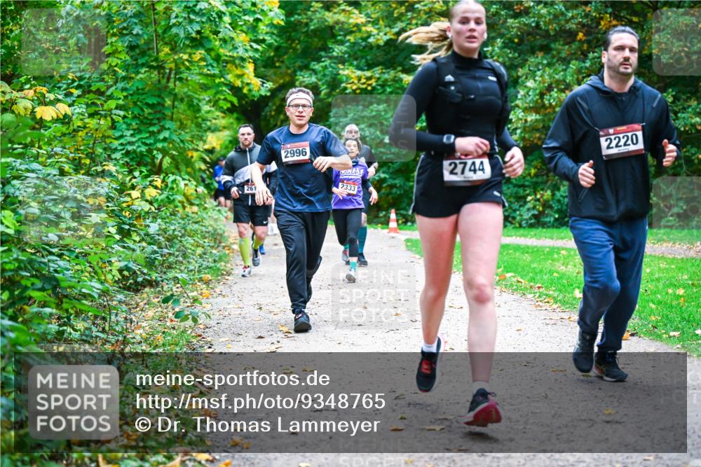 12.10.2025 - Bramfelder Halbmarathon 2025 Dr. Thomas Lammeyer http://msf.ph/oto/9348765 12.10.2025 10:28:30 Laufen 261, 2996, 2333, 2220, 2744 meine-sportfotos.de