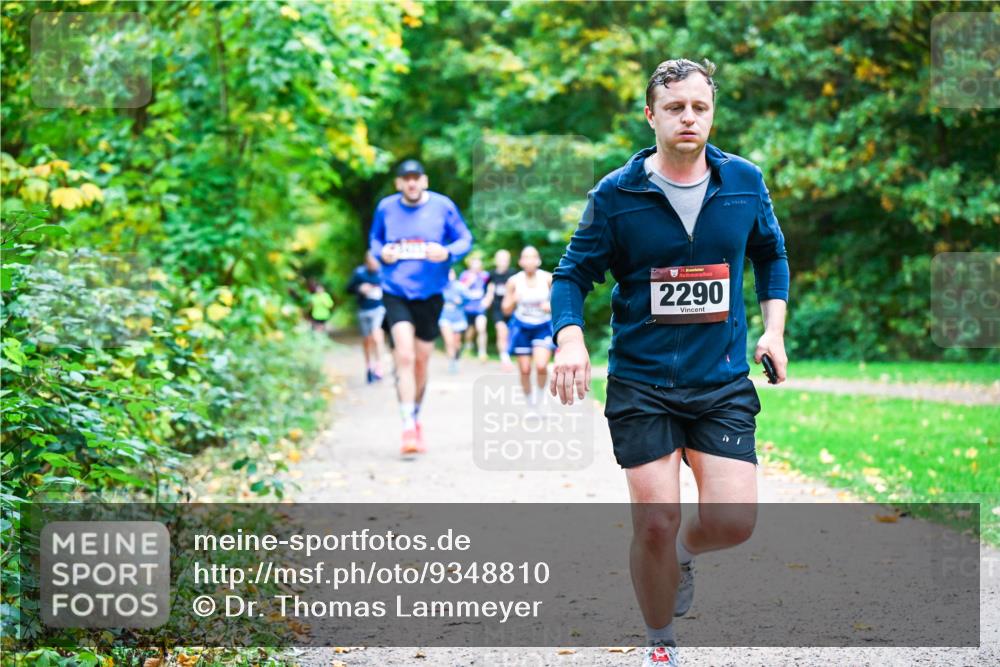 12.10.2025 - Bramfelder Halbmarathon 2025 Dr. Thomas Lammeyer http://msf.ph/oto/9348810 12.10.2025 10:28:39 Laufen 2290 meine-sportfotos.de