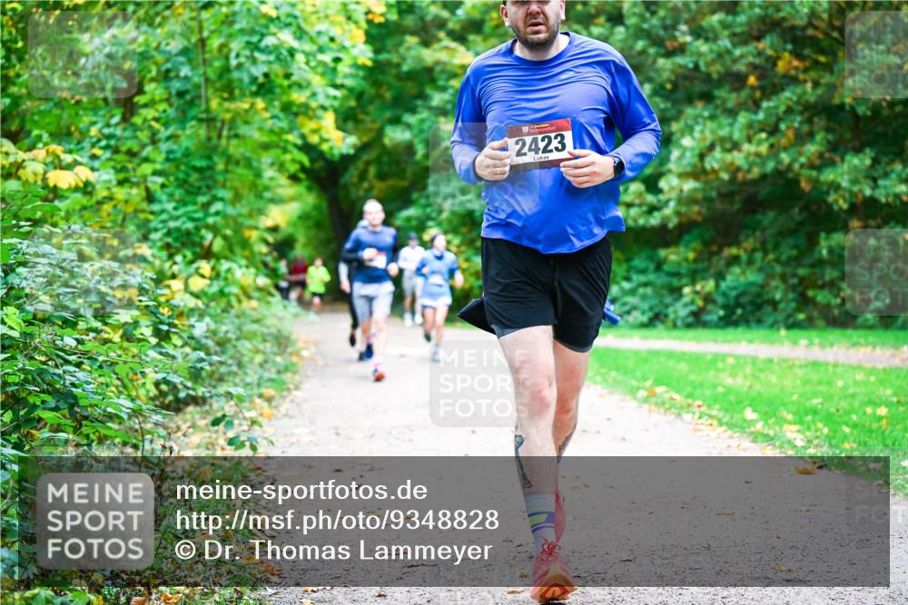 12.10.2025 - Bramfelder Halbmarathon 2025 Dr. Thomas Lammeyer http://msf.ph/oto/9348828 12.10.2025 10:28:42 Laufen 2423 meine-sportfotos.de
