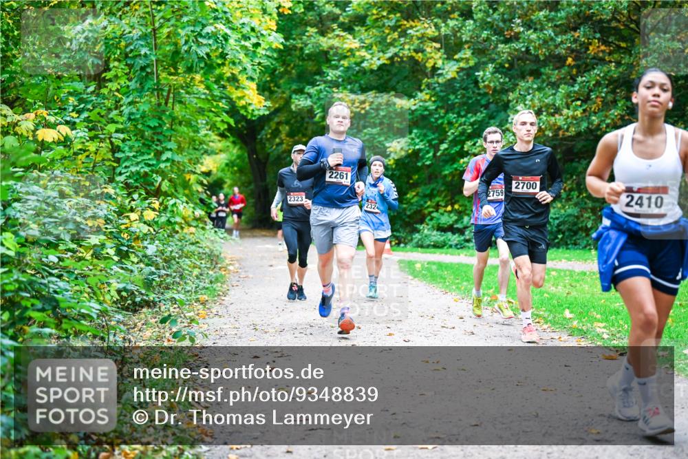 12.10.2025 - Bramfelder Halbmarathon 2025 Dr. Thomas Lammeyer http://msf.ph/oto/9348839 12.10.2025 10:28:44 Laufen 2323, 2261, 232, 2759, 2700, 2410 meine-sportfotos.de