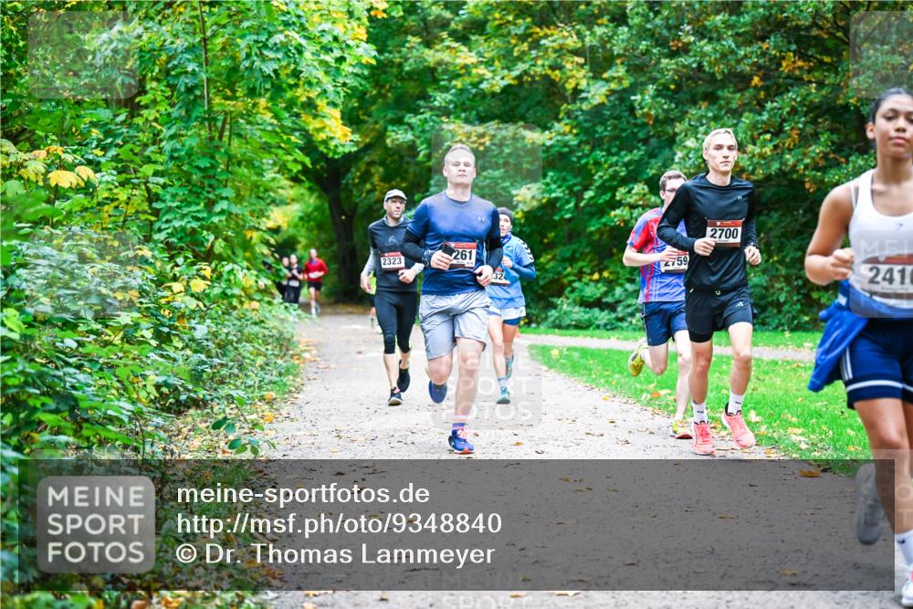 12.10.2025 - Bramfelder Halbmarathon 2025 Dr. Thomas Lammeyer http://msf.ph/oto/9348840 12.10.2025 10:28:44 Laufen 261, 2323, 2759, 2700, 2410 meine-sportfotos.de