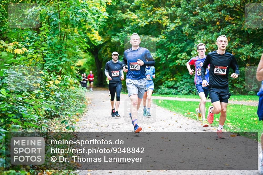 12.10.2025 - Bramfelder Halbmarathon 2025 Dr. Thomas Lammeyer http://msf.ph/oto/9348842 12.10.2025 10:28:44 Laufen 2323, 2261, 232, 2700 meine-sportfotos.de
