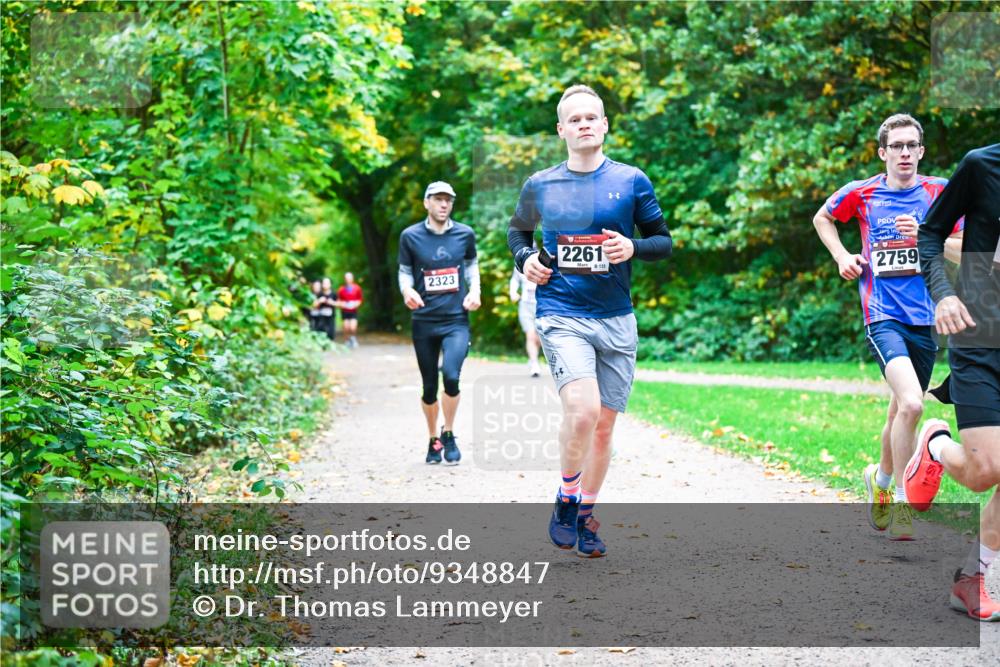 12.10.2025 - Bramfelder Halbmarathon 2025 Dr. Thomas Lammeyer http://msf.ph/oto/9348847 12.10.2025 10:28:45 Laufen 2323, 2261, 135, 2759 meine-sportfotos.de