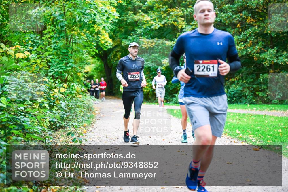 12.10.2025 - Bramfelder Halbmarathon 2025 Dr. Thomas Lammeyer http://msf.ph/oto/9348852 12.10.2025 10:28:46 Laufen 2261, 2323 meine-sportfotos.de