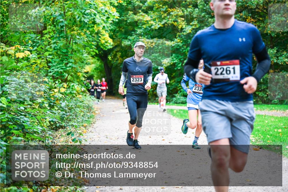 12.10.2025 - Bramfelder Halbmarathon 2025 Dr. Thomas Lammeyer http://msf.ph/oto/9348854 12.10.2025 10:28:46 Laufen 2323, 232, 2261 meine-sportfotos.de