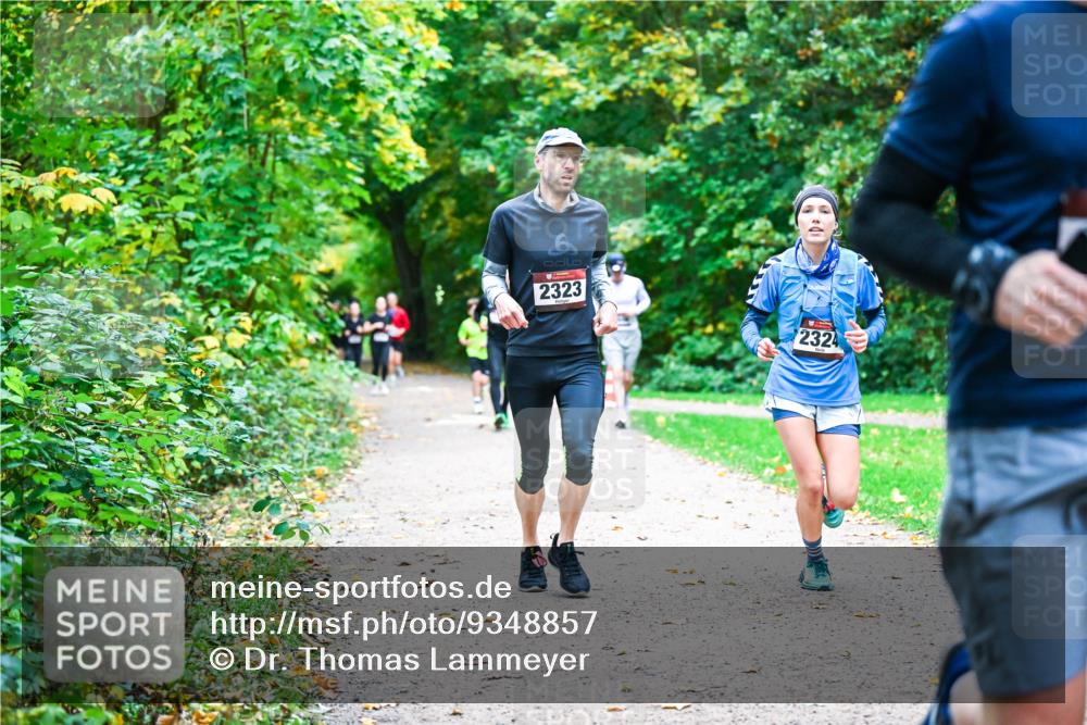 12.10.2025 - Bramfelder Halbmarathon 2025 Dr. Thomas Lammeyer http://msf.ph/oto/9348857 12.10.2025 10:28:46 Laufen 8, 2323, 2324 meine-sportfotos.de