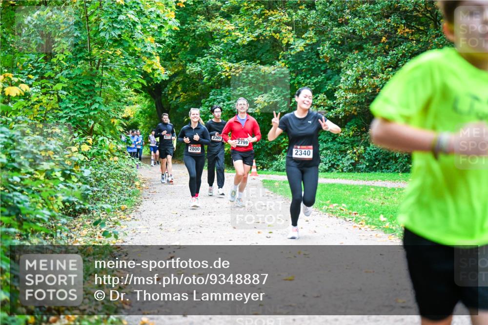 12.10.2025 - Bramfelder Halbmarathon 2025 Dr. Thomas Lammeyer http://msf.ph/oto/9348887 12.10.2025 10:28:55 Laufen 2211, 2800, 2365, 2799, 2340 meine-sportfotos.de