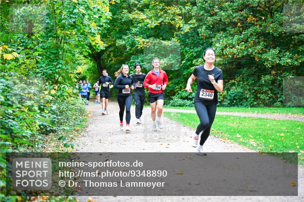 12.10.2025 - Bramfelder Halbmarathon 2025 Dr. Thomas Lammeyer http://msf.ph/oto/9348890 12.10.2025 10:28:56 Laufen 2365, 2211, 799, 2800, 2340 meine-sportfotos.de
