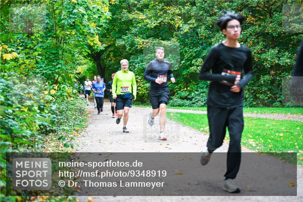 12.10.2025 - Bramfelder Halbmarathon 2025 Dr. Thomas Lammeyer http://msf.ph/oto/9348919 12.10.2025 10:29:00 Laufen 2232, 2201, 11 meine-sportfotos.de