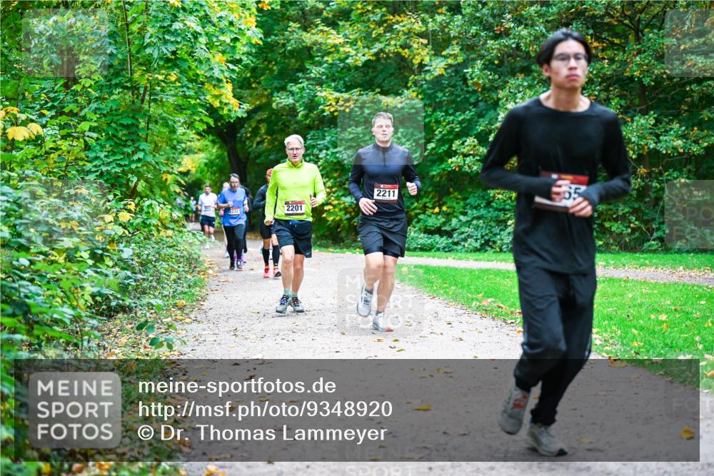 12.10.2025 - Bramfelder Halbmarathon 2025 Dr. Thomas Lammeyer http://msf.ph/oto/9348920 12.10.2025 10:29:00 Laufen 2232, 2201, 2211 meine-sportfotos.de