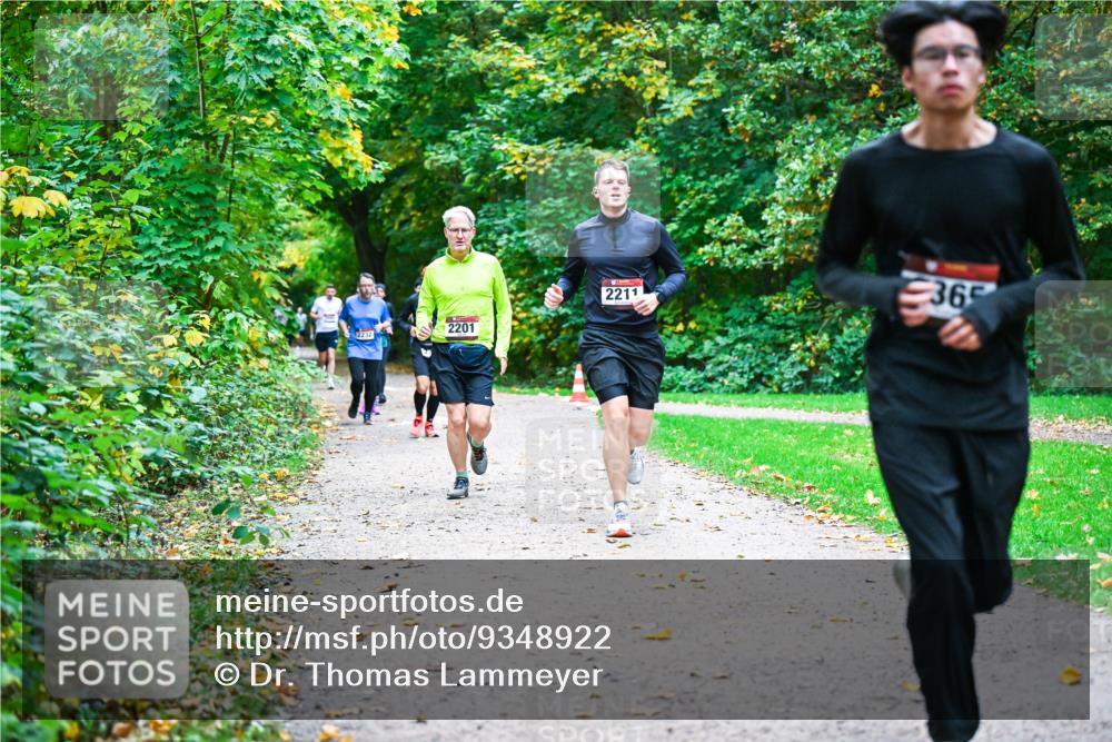 12.10.2025 - Bramfelder Halbmarathon 2025 Dr. Thomas Lammeyer http://msf.ph/oto/9348922 12.10.2025 10:29:00 Laufen 2232, 2201, 2211, 36 meine-sportfotos.de
