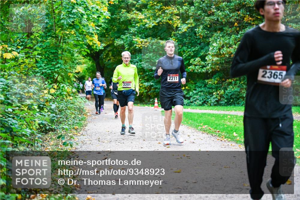12.10.2025 - Bramfelder Halbmarathon 2025 Dr. Thomas Lammeyer http://msf.ph/oto/9348923 12.10.2025 10:29:00 Laufen 2232, 2201, 2211, 2365 meine-sportfotos.de