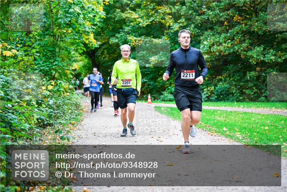 12.10.2025 - Bramfelder Halbmarathon 2025 Dr. Thomas Lammeyer http://msf.ph/oto/9348928 12.10.2025 10:29:01 Laufen 2201, 2232, 2211 meine-sportfotos.de