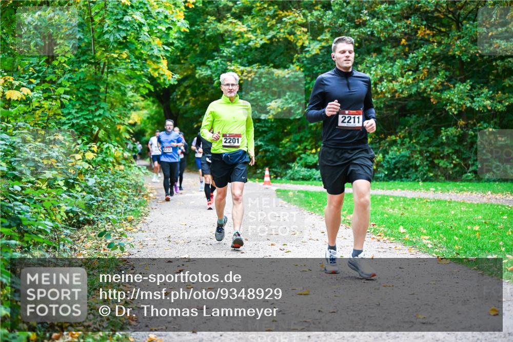 12.10.2025 - Bramfelder Halbmarathon 2025 Dr. Thomas Lammeyer http://msf.ph/oto/9348929 12.10.2025 10:29:01 Laufen 2201, 2211 meine-sportfotos.de